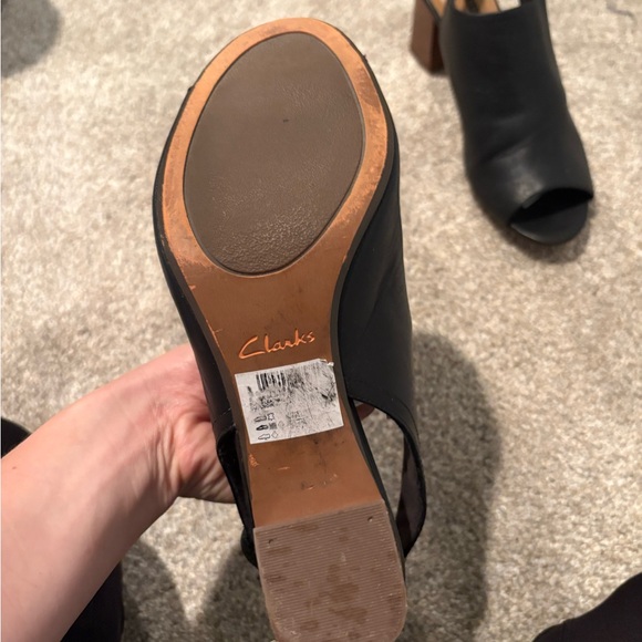 Clarks Collection Leather Block Heel Sandals | Size 7.5 - Picture 4 of 10